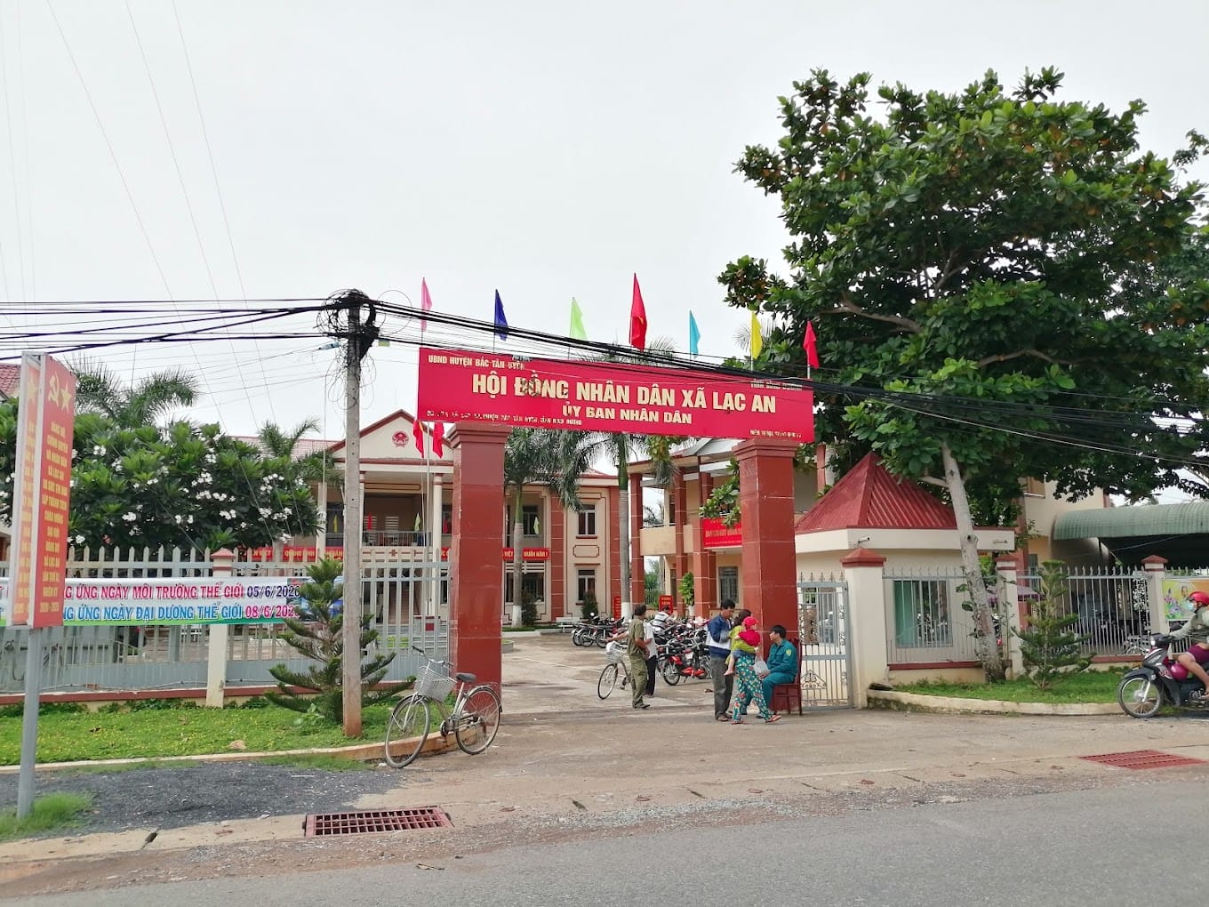 công an thị trấn lạc an
