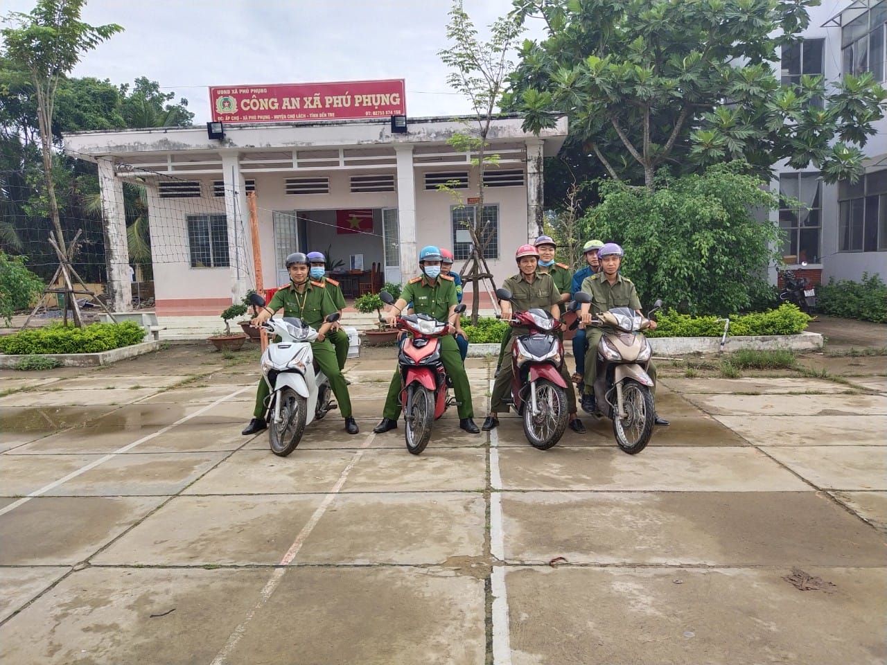công an xã phú phụng