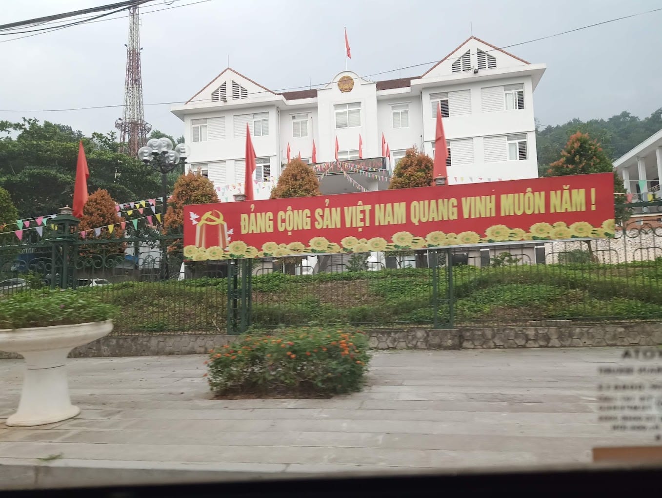 địa chỉ ủy ban nhân dân huyện bát xát