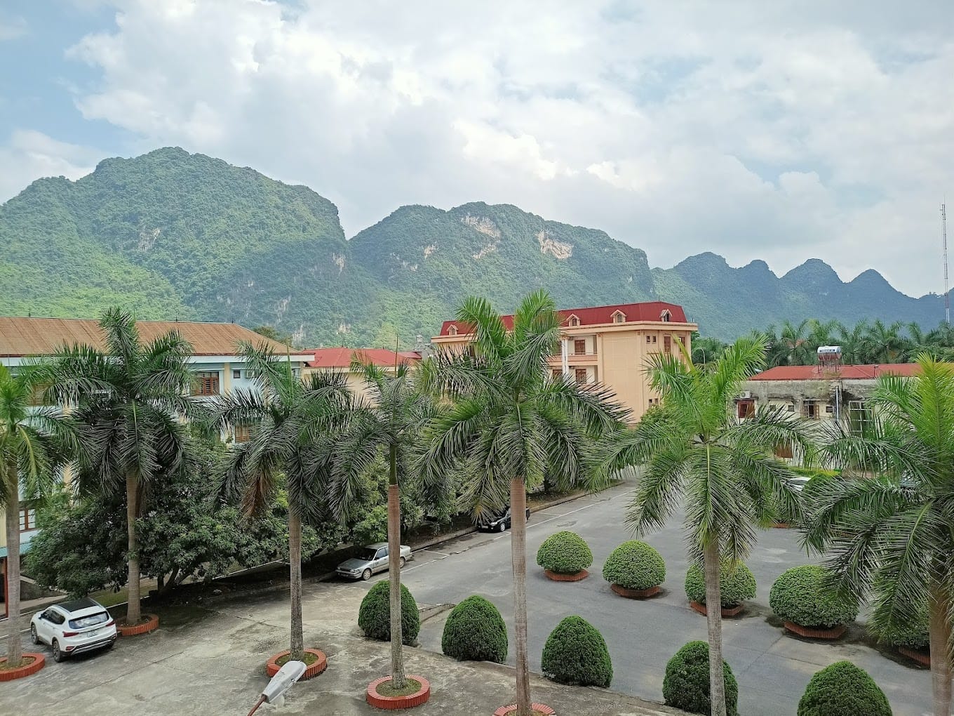 địa chỉ ủy ban nhân dân huyện định hóa