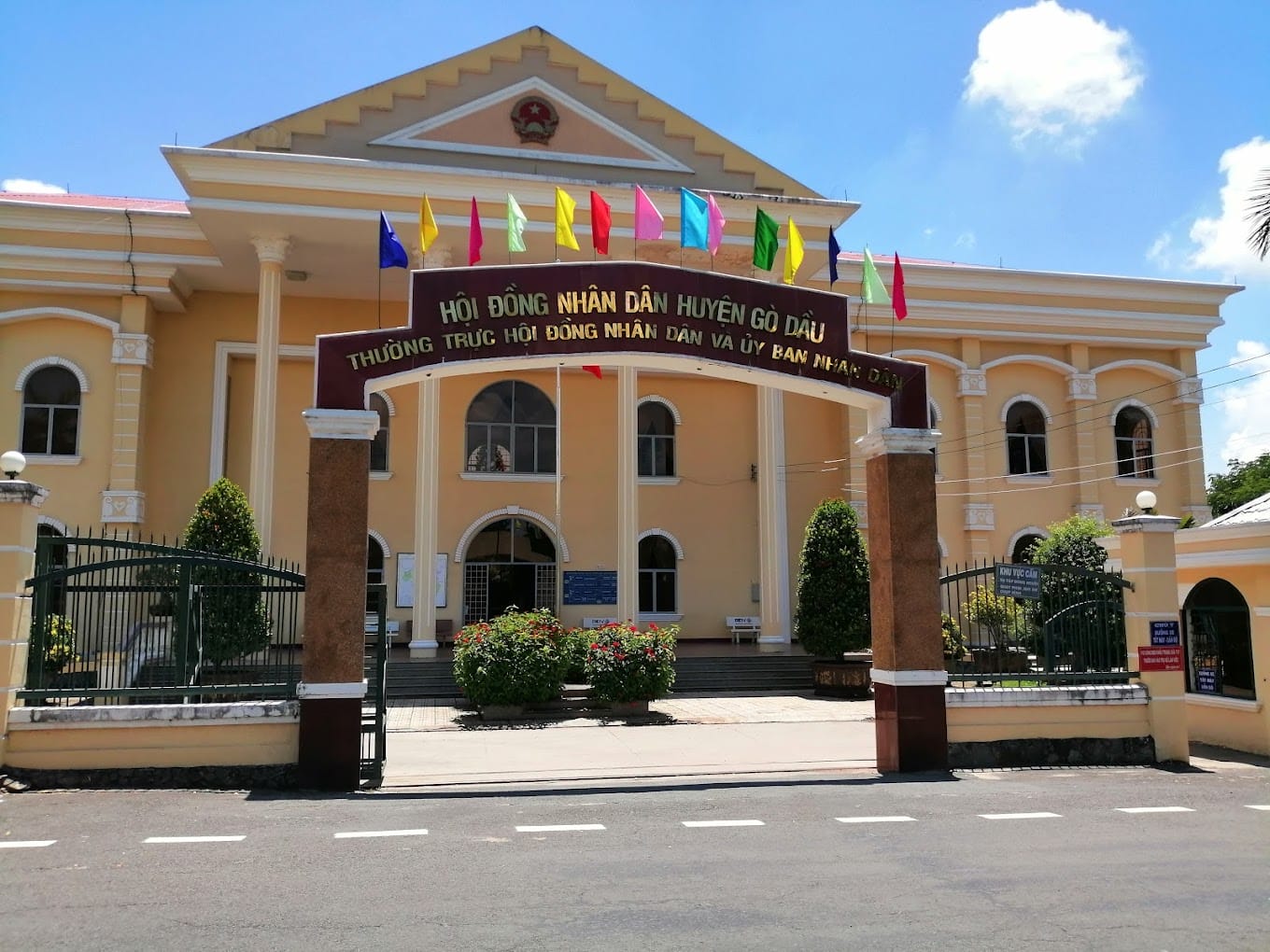 địa chỉ ủy ban nhân dân huyện gò dầu
