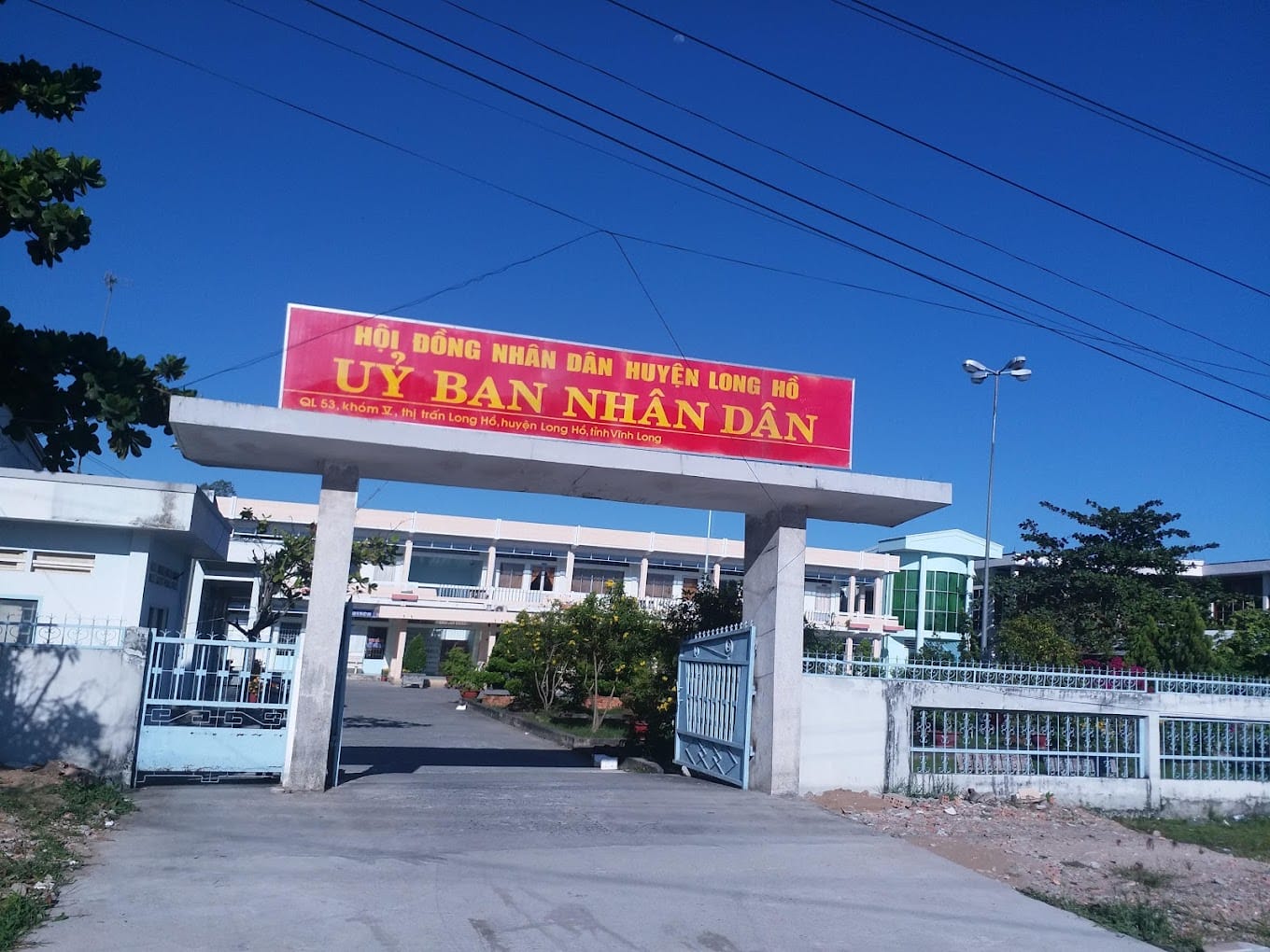 địa chỉ ủy ban nhân dân huyện long hồ