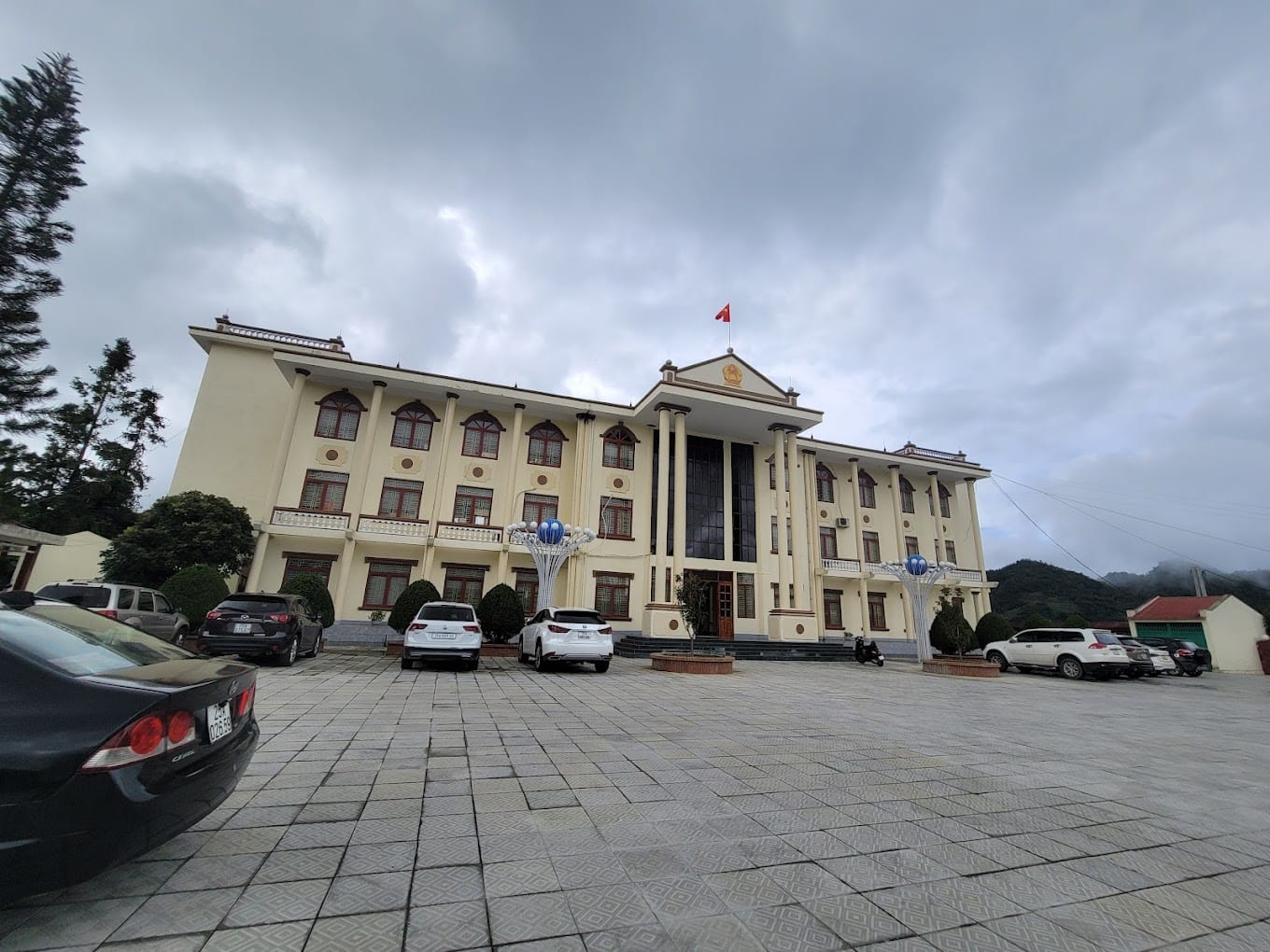 địa chỉ ủy ban nhân dân huyện than uyên