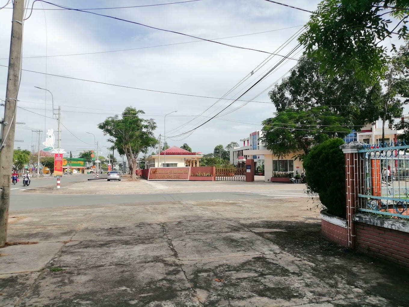 địa chỉ ủy ban nhân dân huyện thạnh hóa