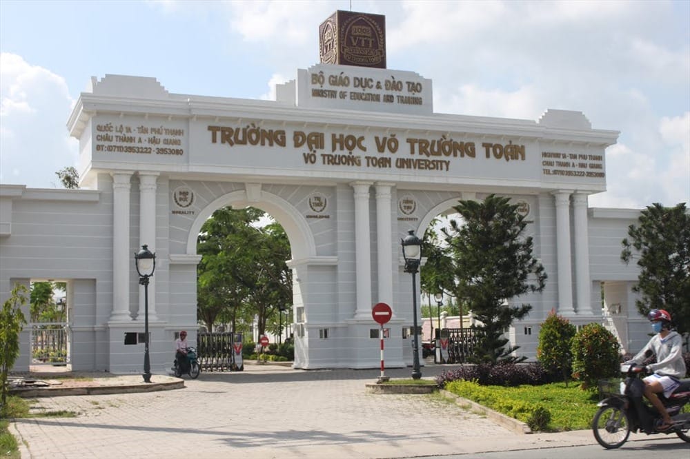 trường đại học võ văn toản